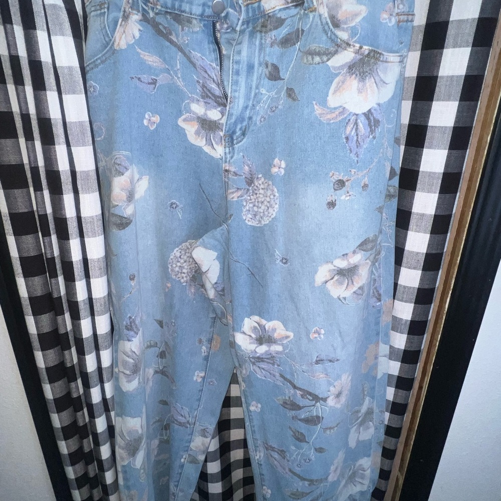 SHEIN Women's Blue Jeans with lilac colored flowers